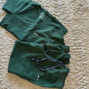 Figs Scrub set XS Green top and SMALL green joggers